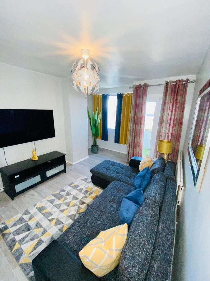Bright, Spacious, Modern Interior Decor 2 Bedrooms Apartment With Amazing Views لندن المظهر الخارجي الصورة