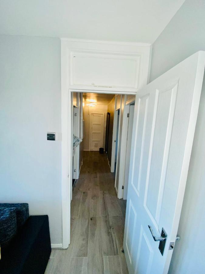 Bright, Spacious, Modern Interior Decor 2 Bedrooms Apartment With Amazing Views لندن المظهر الخارجي الصورة