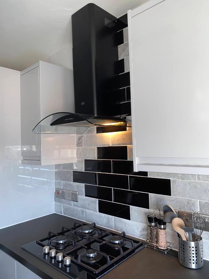 Bright, Spacious, Modern Interior Decor 2 Bedrooms Apartment With Amazing Views لندن المظهر الخارجي الصورة