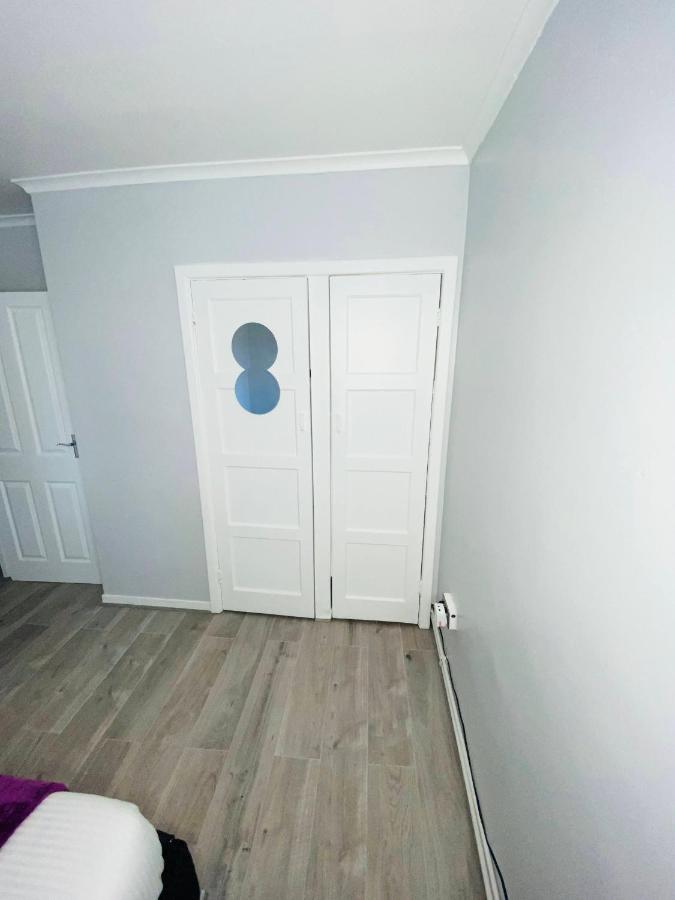 Bright, Spacious, Modern Interior Decor 2 Bedrooms Apartment With Amazing Views لندن المظهر الخارجي الصورة