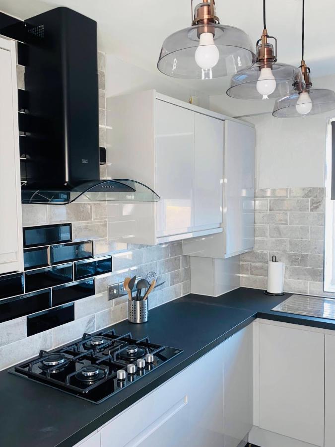 Bright, Spacious, Modern Interior Decor 2 Bedrooms Apartment With Amazing Views لندن المظهر الخارجي الصورة