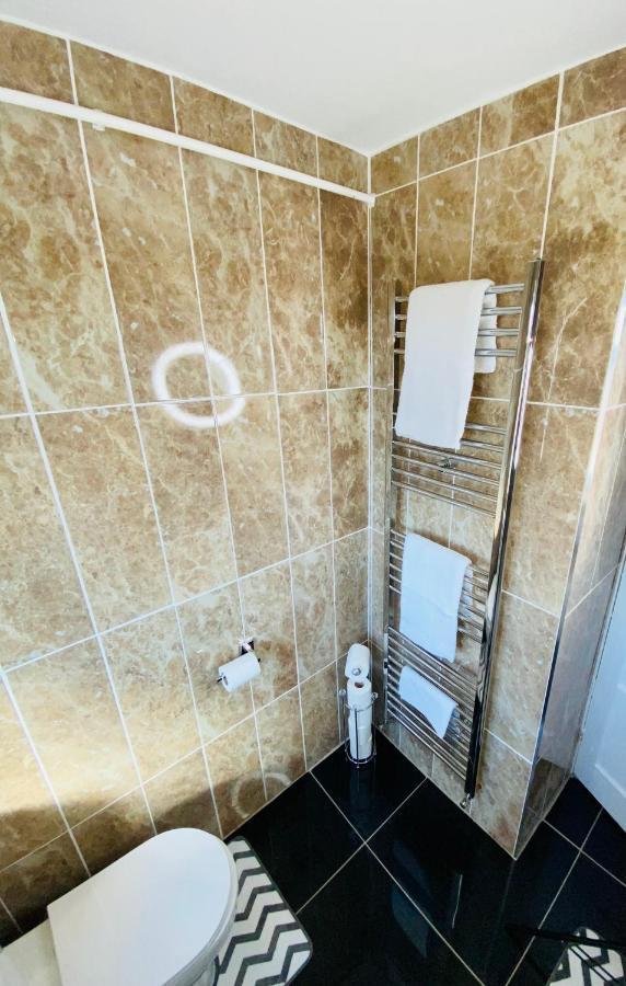Bright, Spacious, Modern Interior Decor 2 Bedrooms Apartment With Amazing Views لندن المظهر الخارجي الصورة