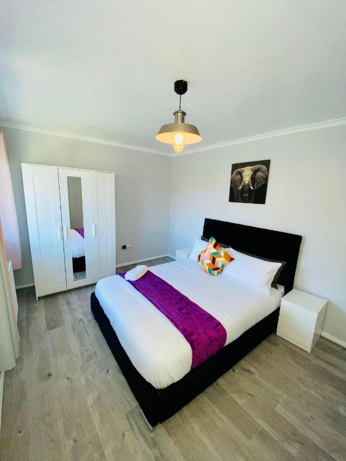 Bright, Spacious, Modern Interior Decor 2 Bedrooms Apartment With Amazing Views لندن المظهر الخارجي الصورة