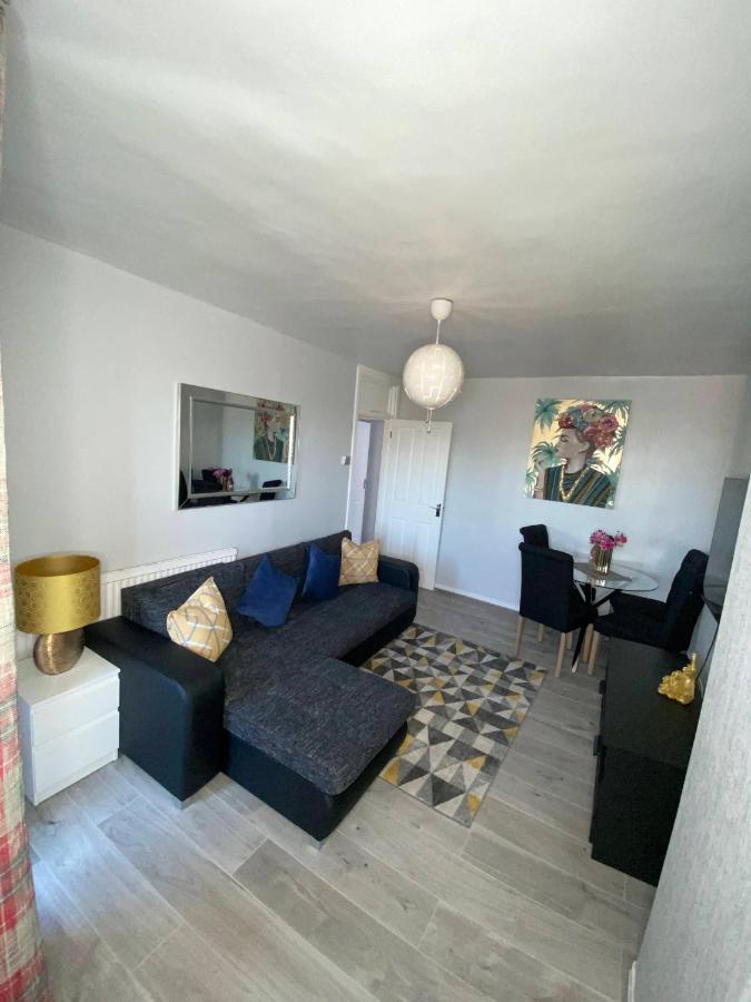 Bright, Spacious, Modern Interior Decor 2 Bedrooms Apartment With Amazing Views لندن المظهر الخارجي الصورة