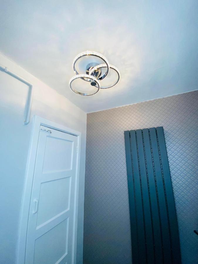 Bright, Spacious, Modern Interior Decor 2 Bedrooms Apartment With Amazing Views لندن المظهر الخارجي الصورة